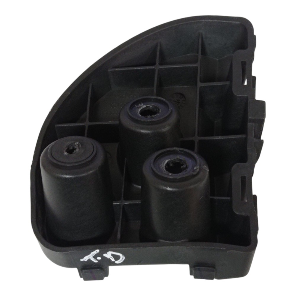 Guia Parachoque Traseiro Direito Chevrolet Tracker Lt 2025 4