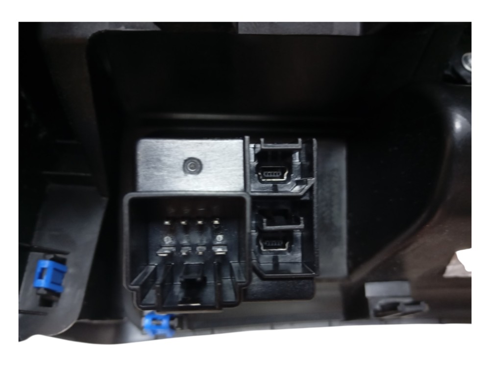 Console Central Com Usb Fiat Strada Volcano 1.3 Aut 2024 9