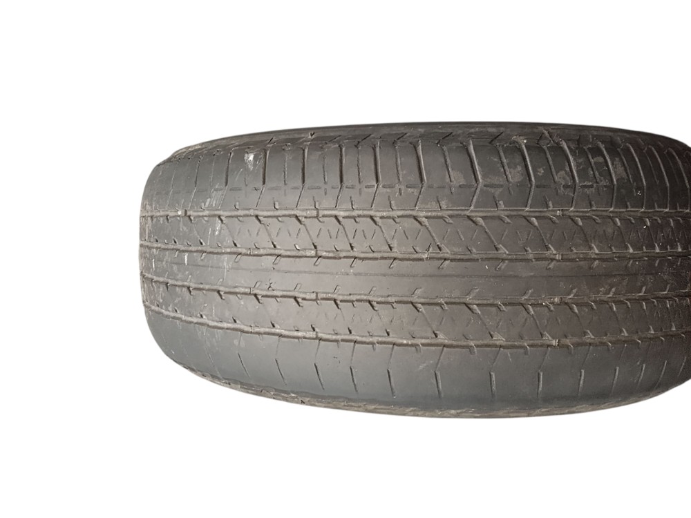 Pneu aro 18  265/60R18 4