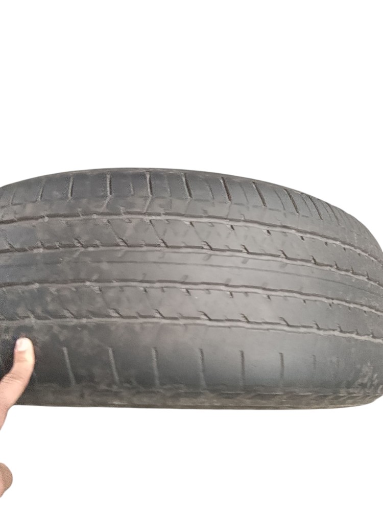 Pneu aro 18 265/60R18 4