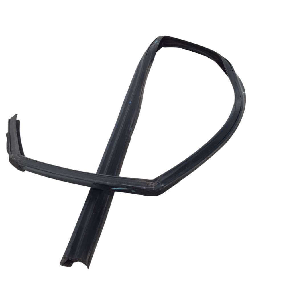 Canaleta Vidro Porta Traseira Le Ford New Fiesta sedan  2011 A 2013 Preto 2