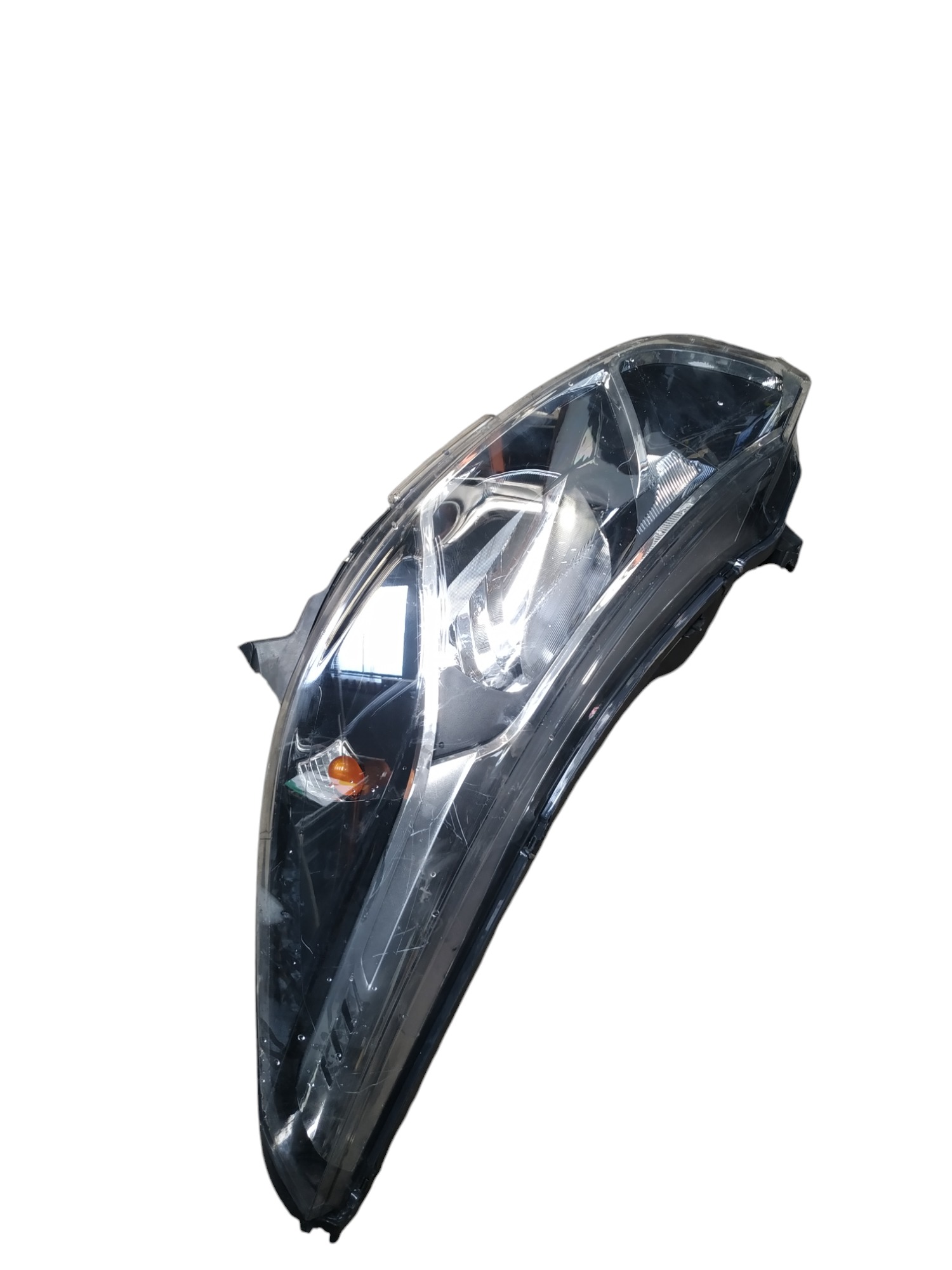 Farol esquerdo com detalhe GM Cobalt 2018 1