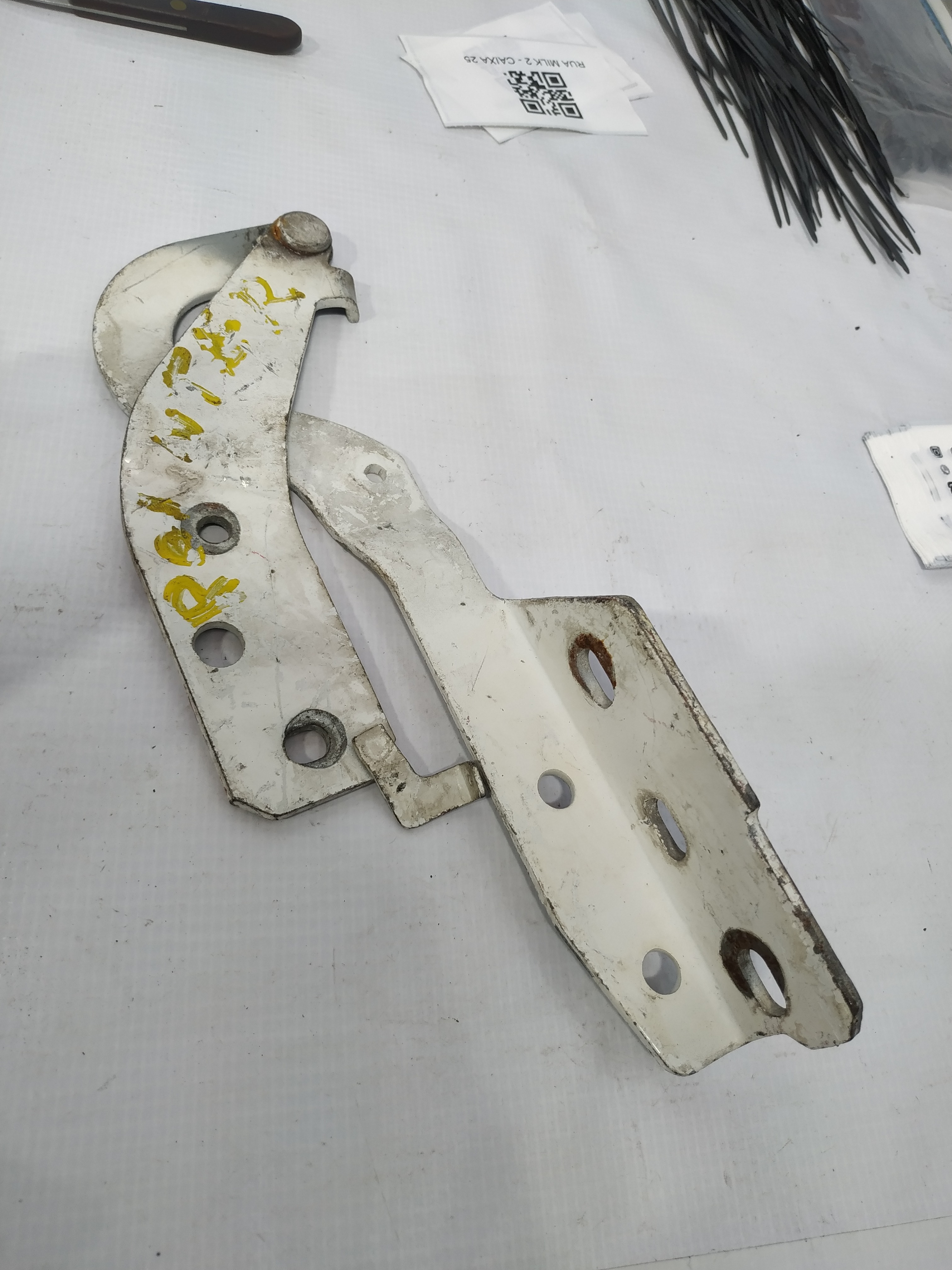 Dobradiça capô VW Pointer 2