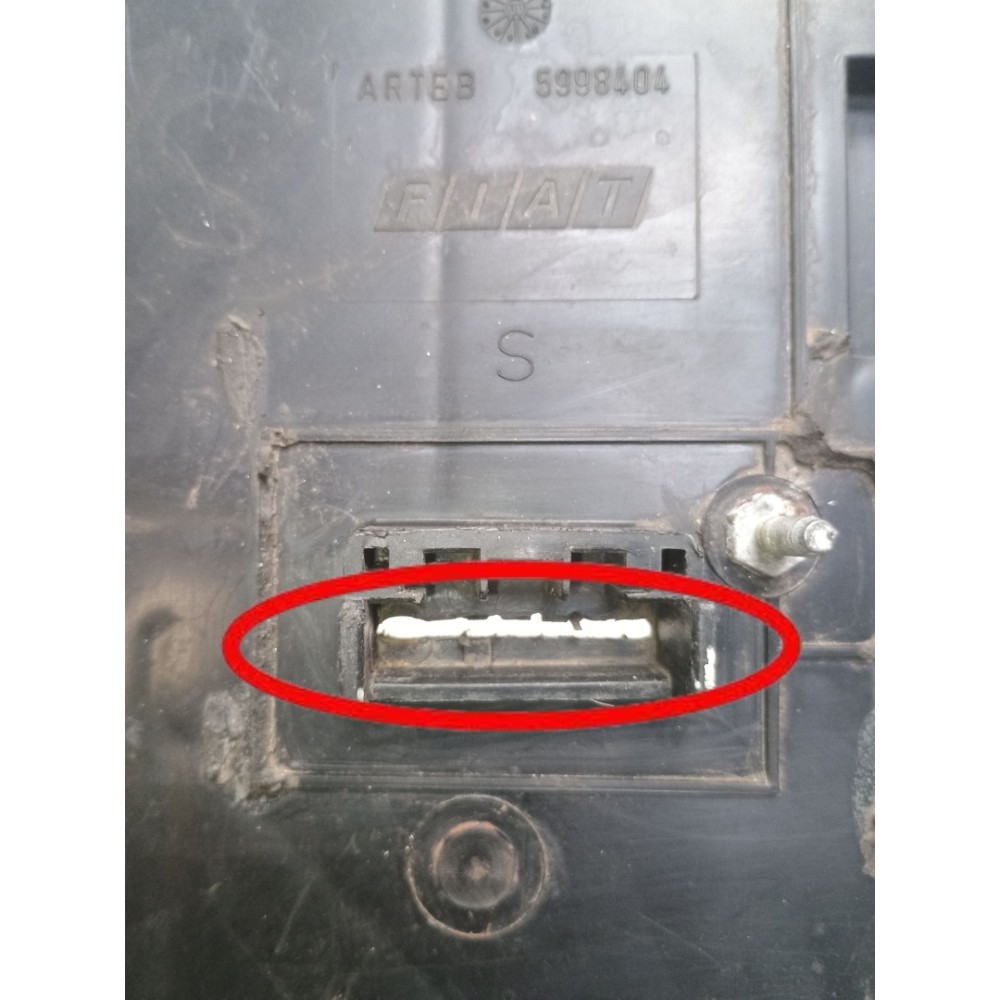 Acabamento Lanterna Tras Esq Fiat Uno 1985 À 2001 *detalhes 6