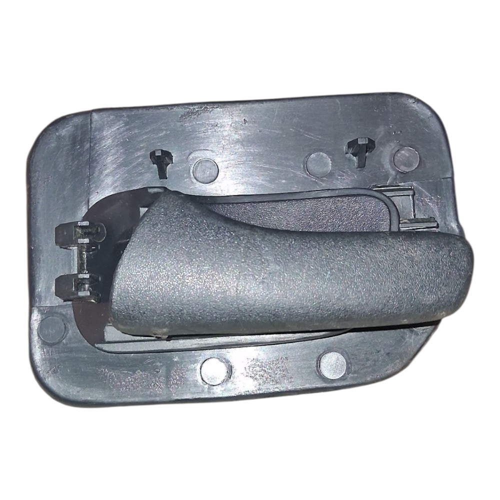 Maçaneta interna porta traseira esquerda gm classic 1.0 2012