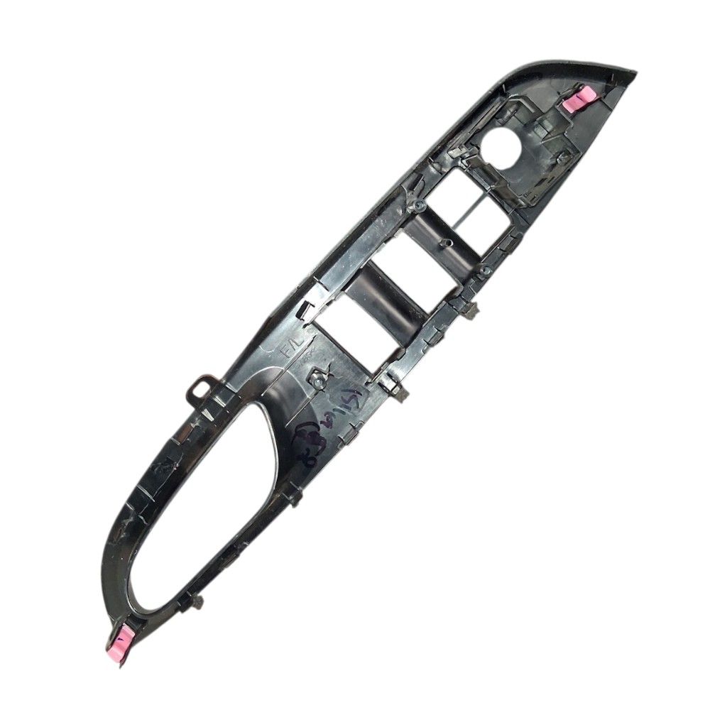 Moldura Botão Vidro Dianteiro Esquerdo Toyota Yaris Sd 2021 2