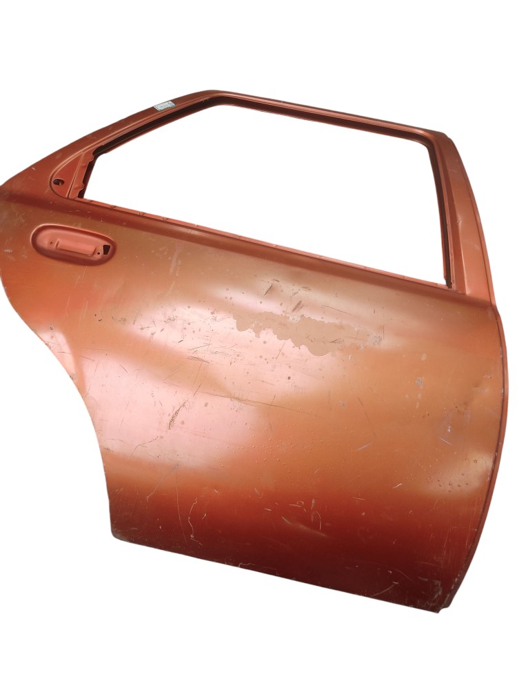 Porta traseira direita do ford fista 97 com detalhes 1