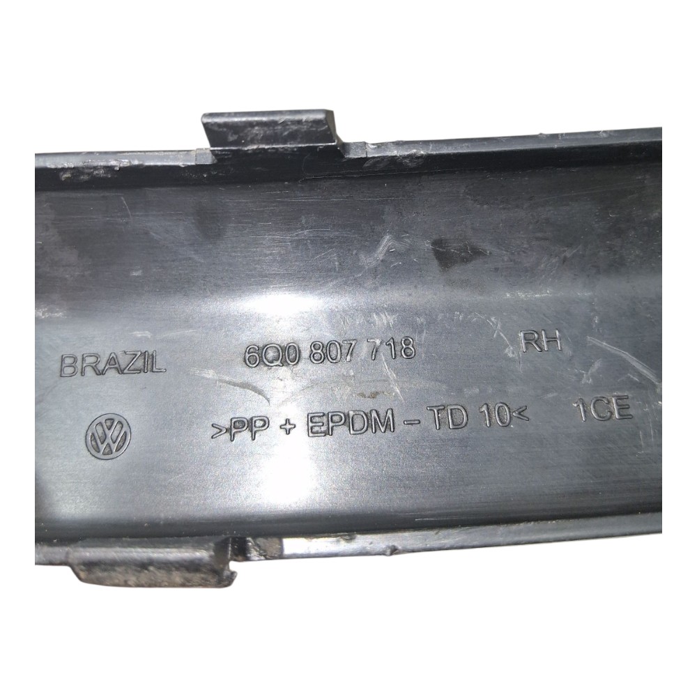 Friso Parachoque Diant Direito Vw Polo Sedan 2008 *detalhes 8