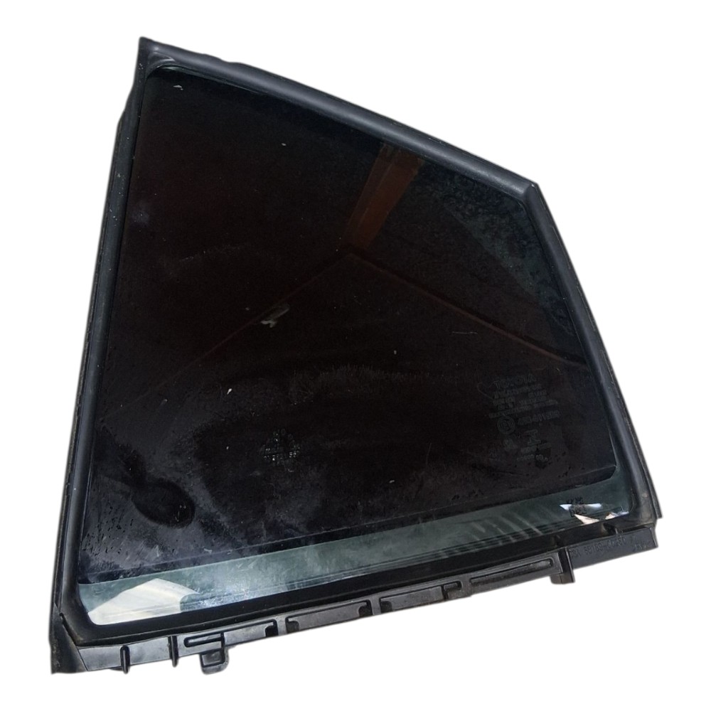 Vidro fixo porta traseira esquerda Toyota Yaris SD 2021