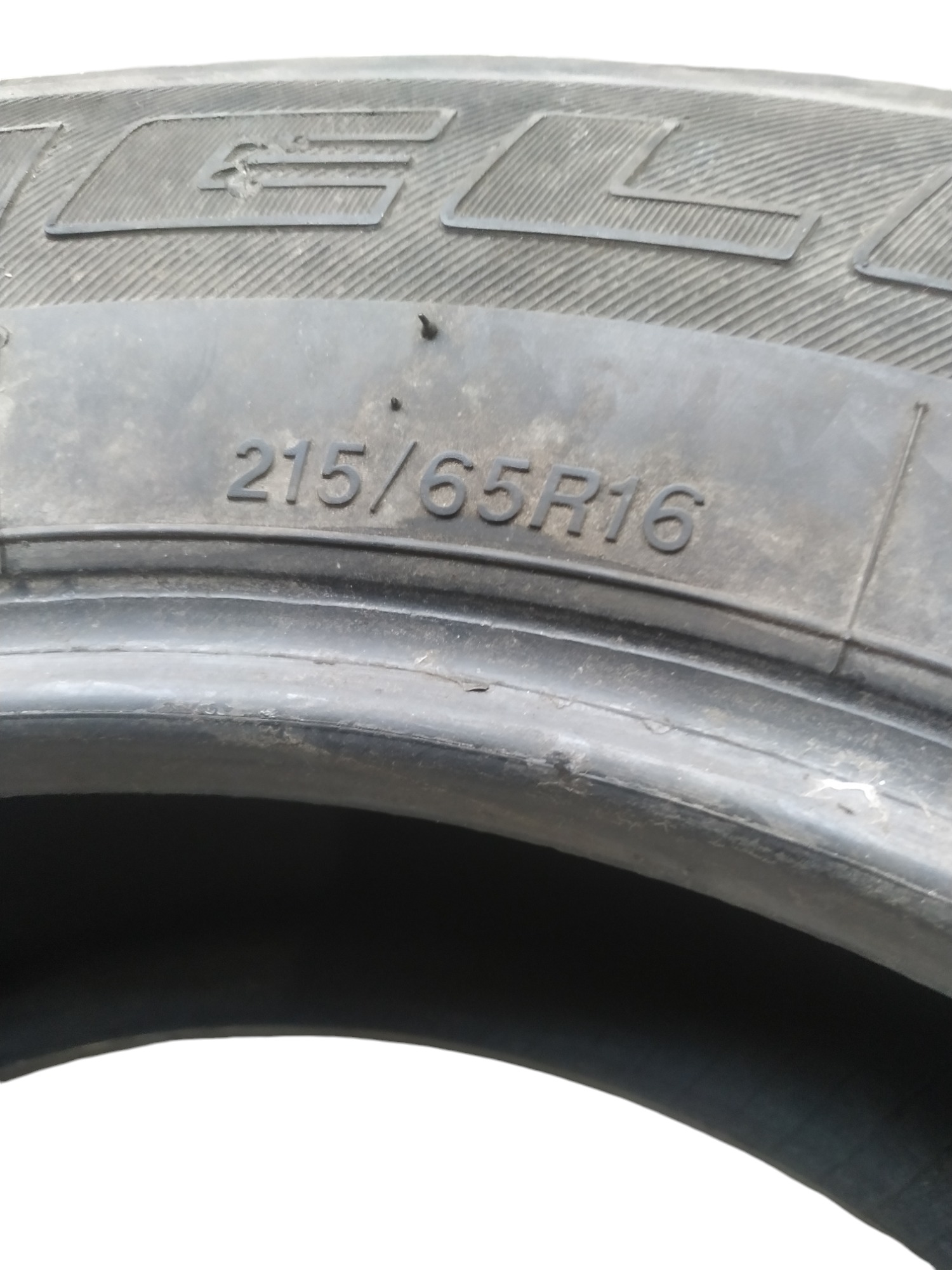 Pneu Bridgestone 215/65 R16 T 4