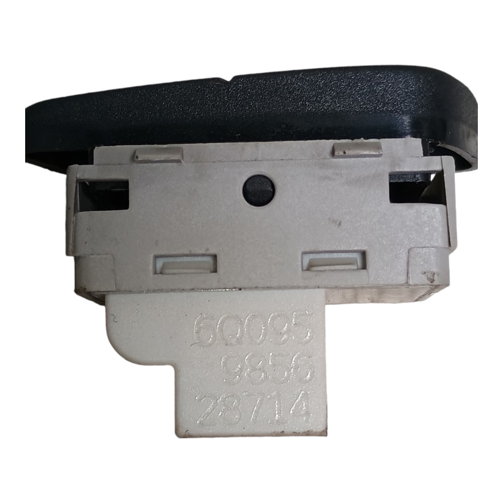 Botão Vidro Elétrico Porta Traseira Esquerda Vw Polo 2014 4