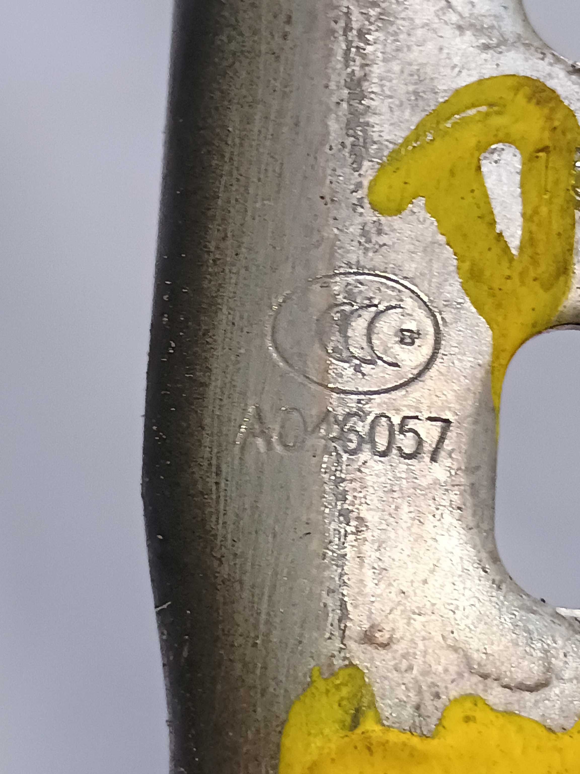 Dobradiça Superior Porta Dianteira Esquerda Gm Onix 1.0 2016 4
