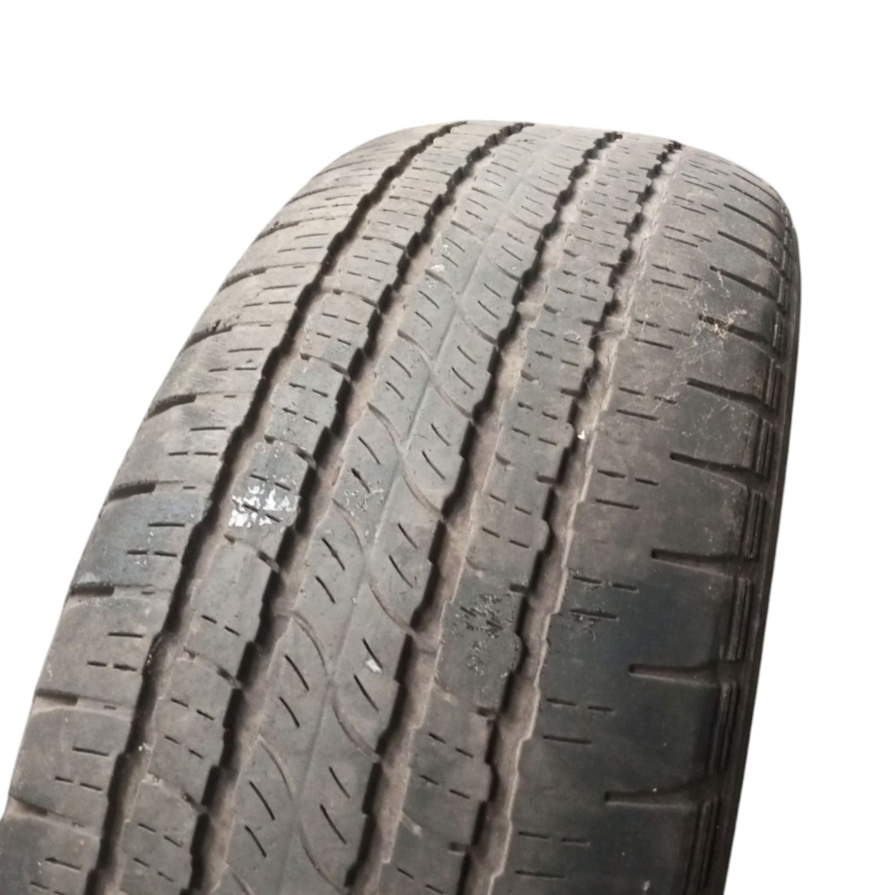 Pneu Firestone P235/60 R17 com detalhe 3