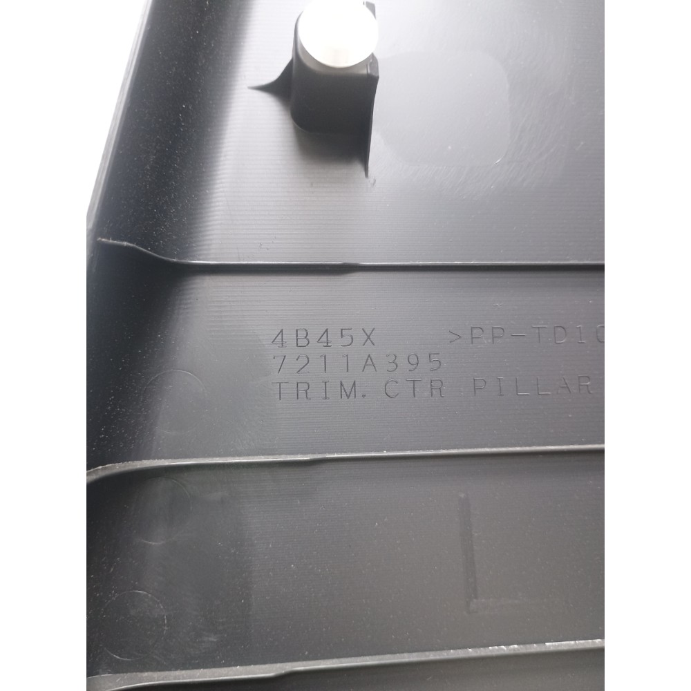 Moldura Coluna Central Esquerda Mitsubishi Outlander 2015 4