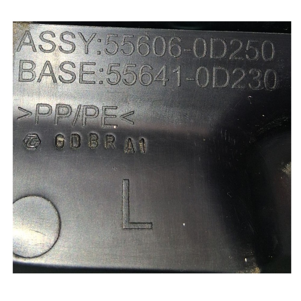 acabamento inferior esquerdo painel Toyota Yaris SD 2021 5
