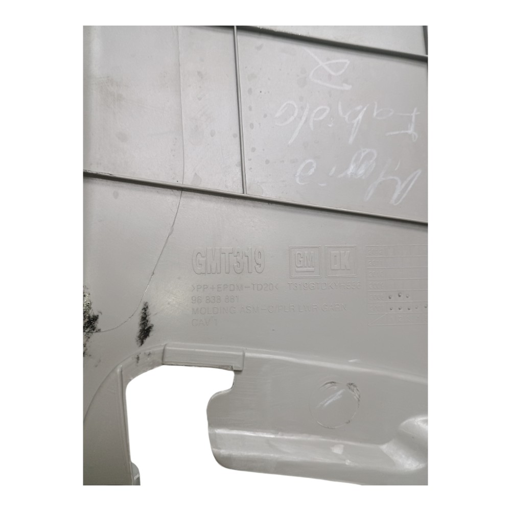 Moldura Coluna Traseira Direita Gm Captiva 2008 4