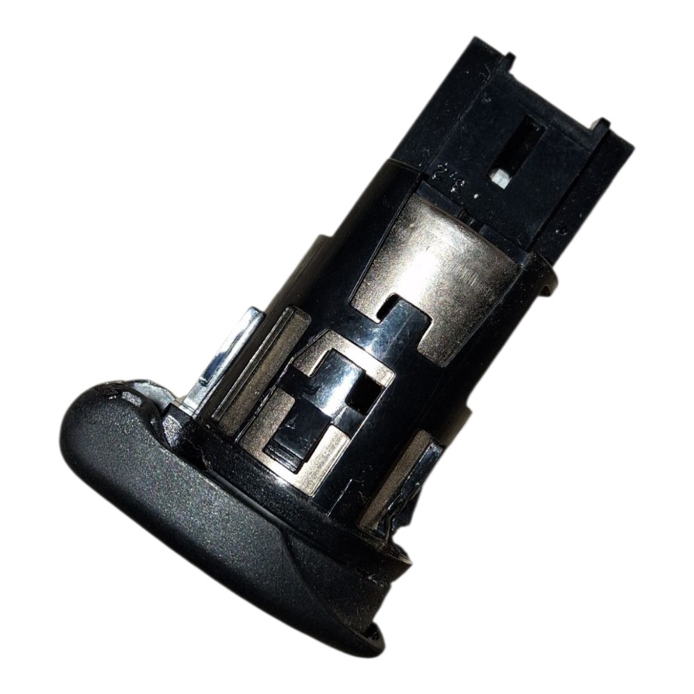 Tomada 12v Kicks 2018 4