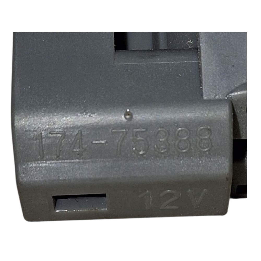 Luz cortesia porta malas Toyota Yaris SD 2021 17475388 7