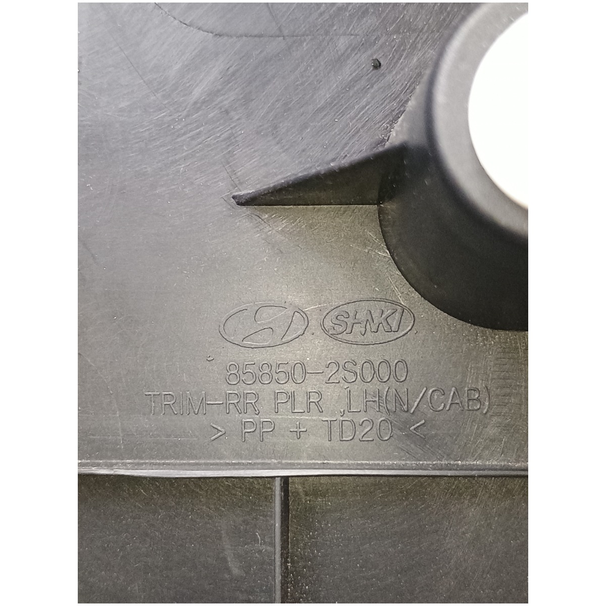 Acabamento Coluna Tras Esq Hyundai Ix35 2017 858502s000 5
