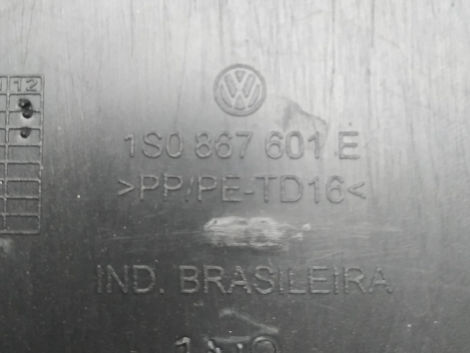 Acabamento Tampa Traseira Tsi Vw Up 2015 A 2021 4