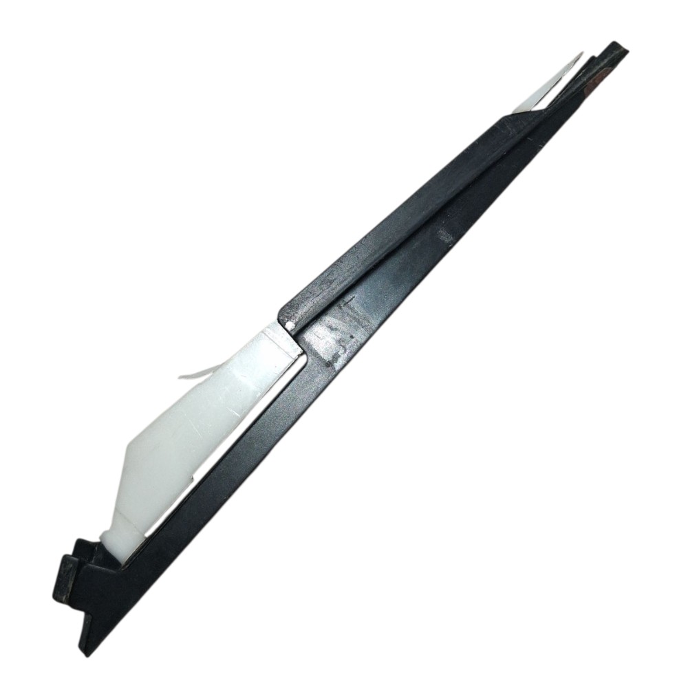 Guia Vidro Porta Traseira Direita Vw Fox 2012 5z4839416 Preto 1