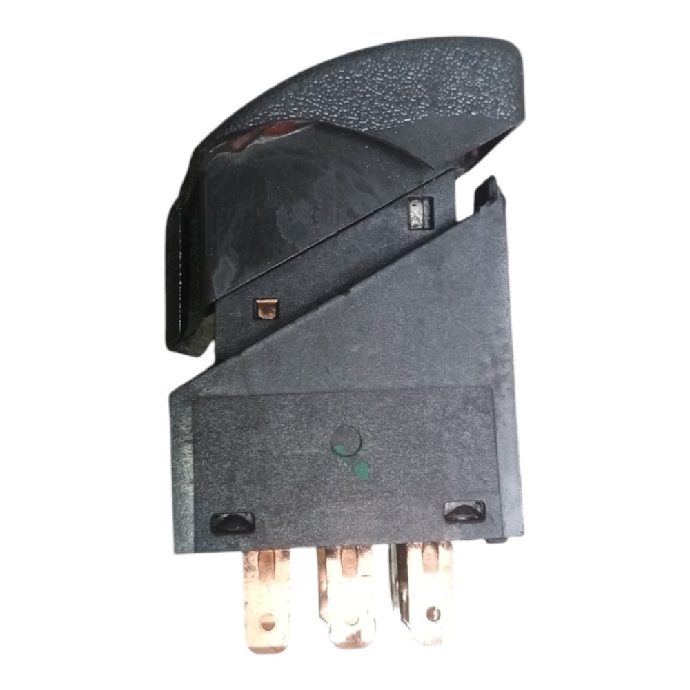 Botão Pisca Alerta Gm Corsa 1998 *detalhe 2