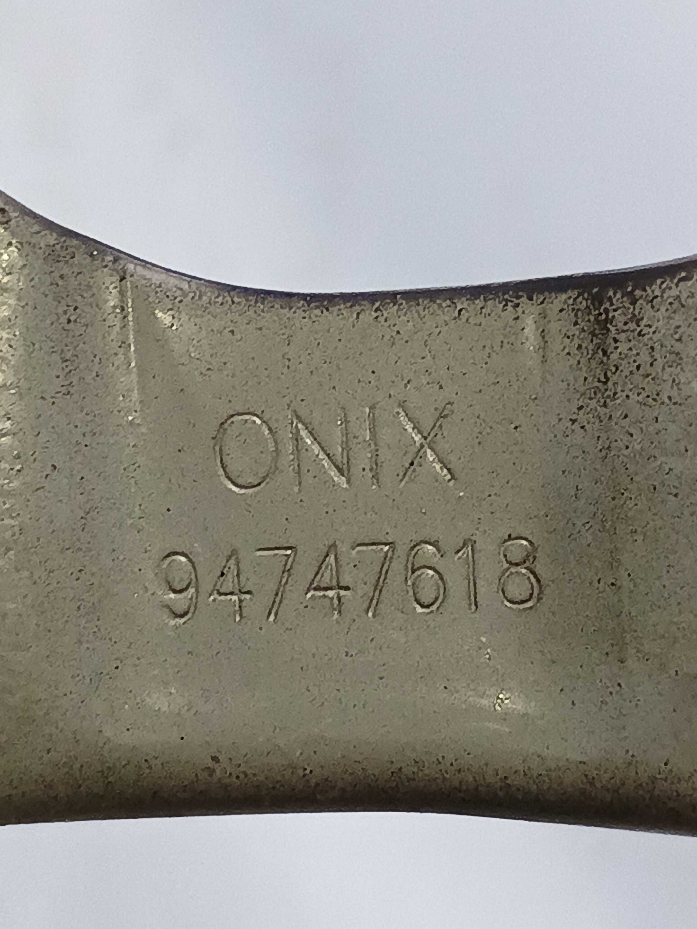 Dobradiça Esquerda Capô Gm Onix 1.0 2016 94747618 3