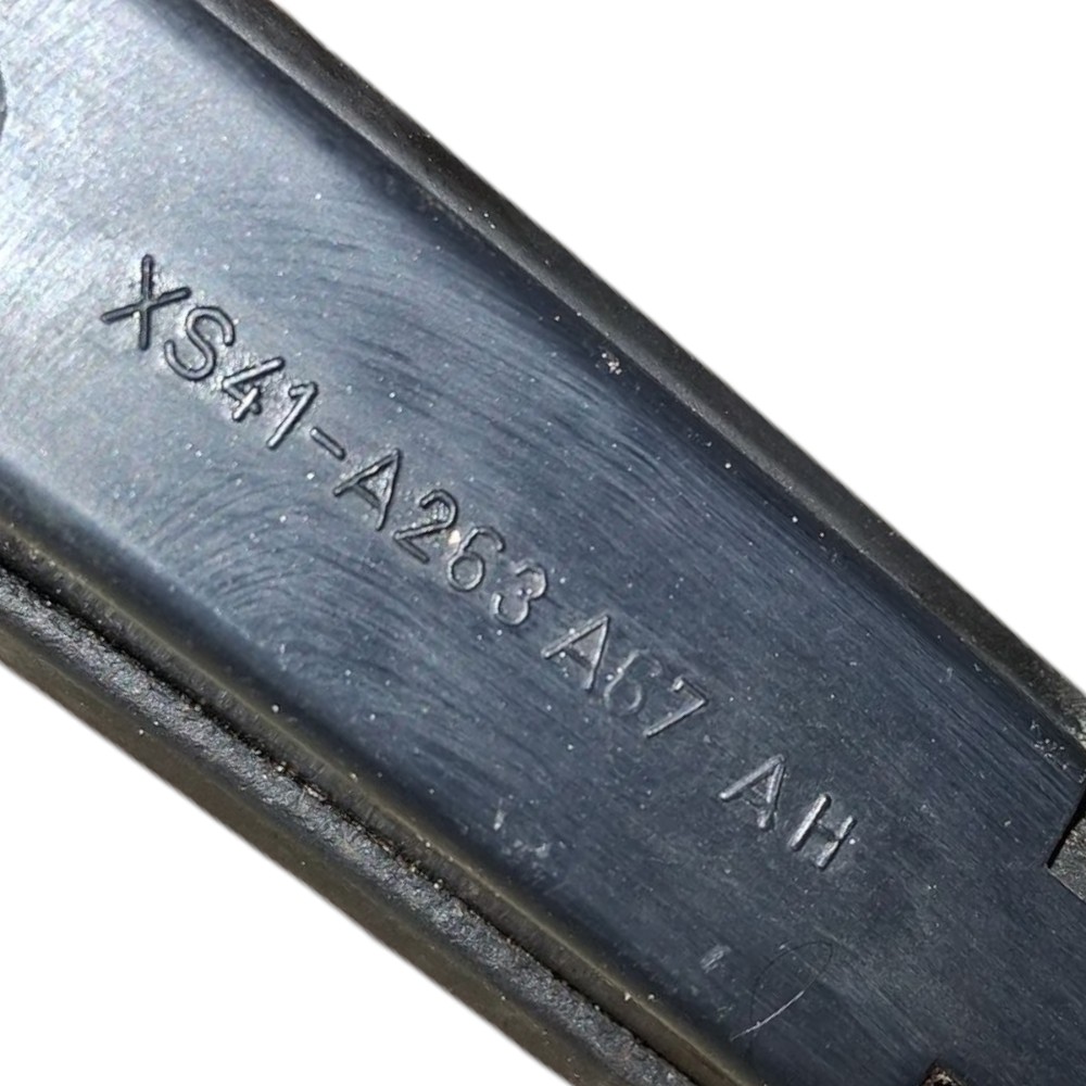 Guia Vidro Porta Traseira Esquerda Focus 2001 Xs41a263a67ah Preto 6