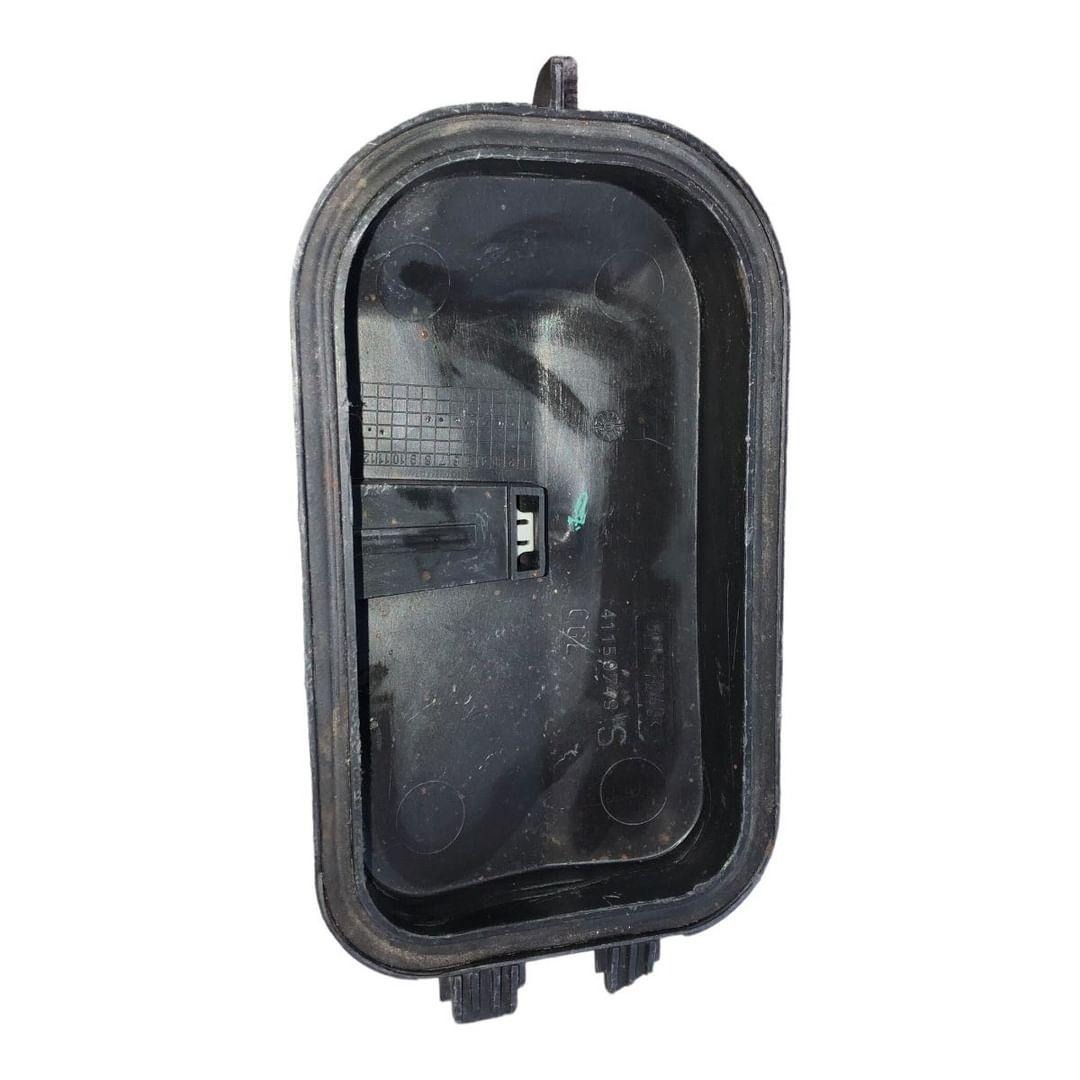 Tampa Vedação Farol Esquerdo Fiat Palio 2001/03 Com Detalhe 2