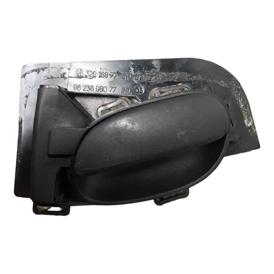 Maçaneta Interna Lado Direito Peugeot 206 207 2008 A 2013 Preto Traseira