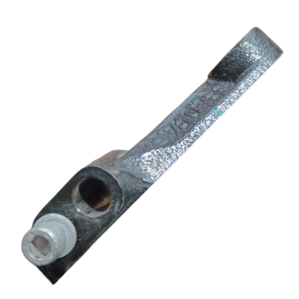 Suporte flange sensor abs tras esq gm onix 2013 à 2019 2