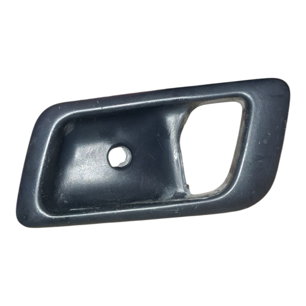 Moldura maçaneta interna direita fiat siena 2010 *detalhe