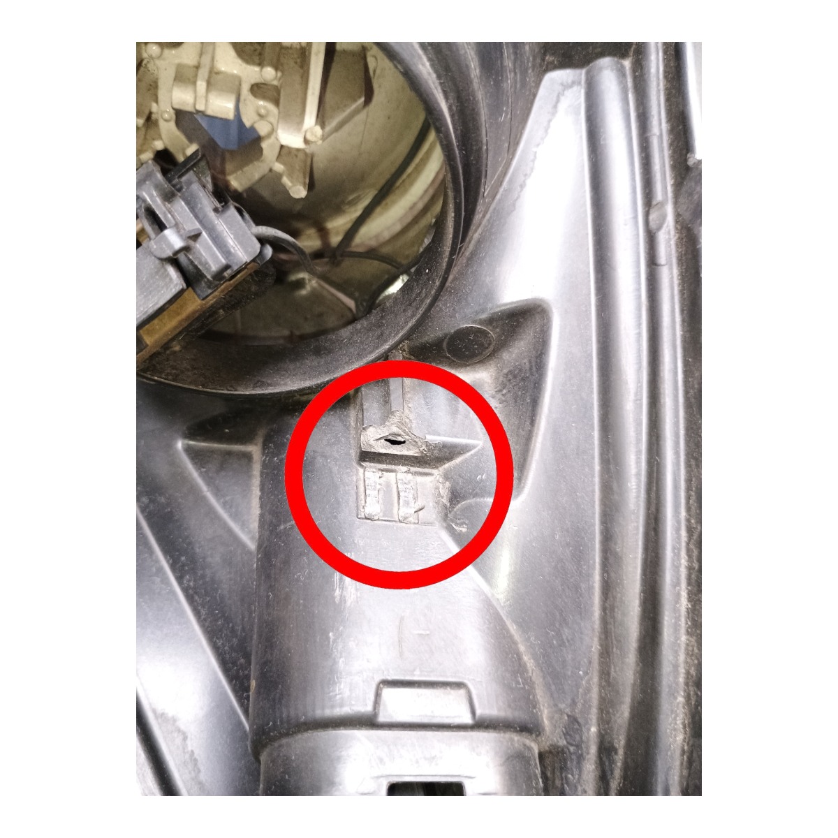 Farol esquerdo ford focus 2008 à 2013 com detalhes 6