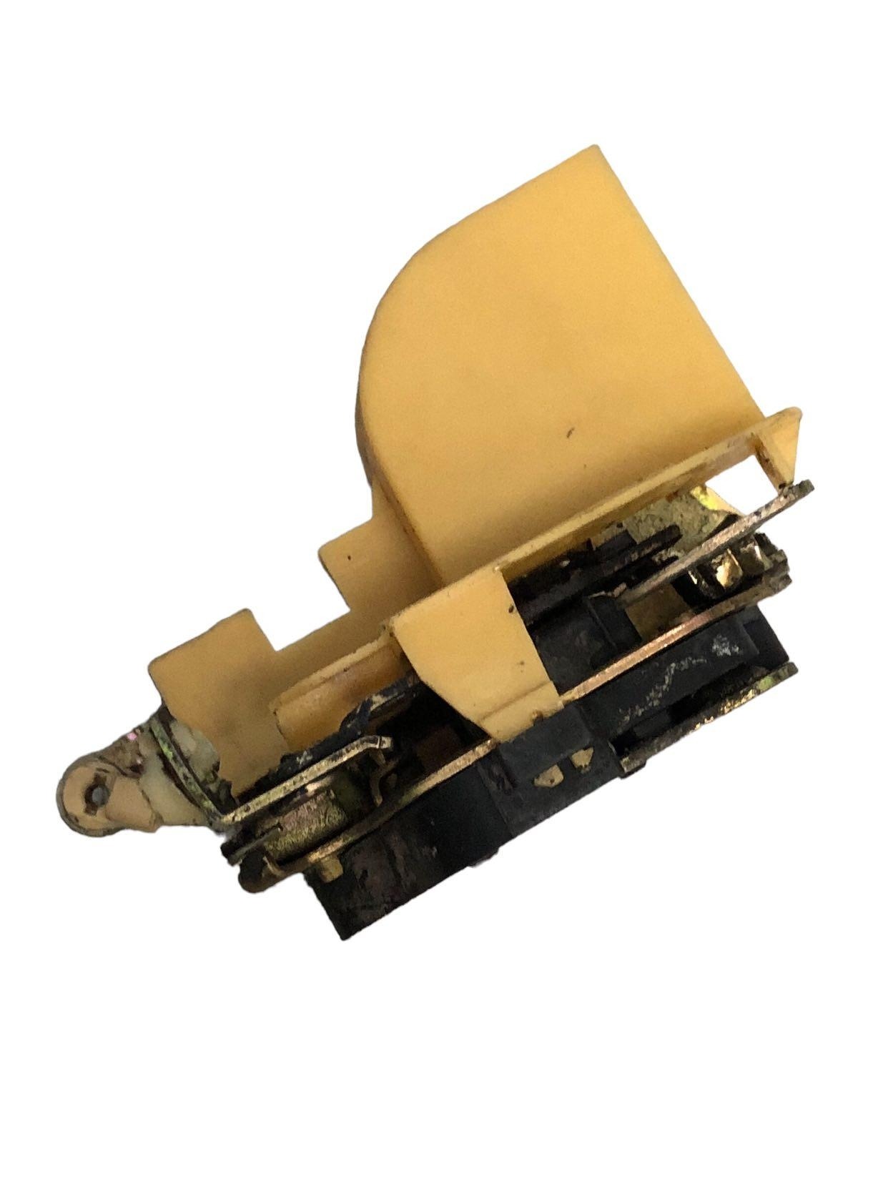 Fechadura Dianteira Direita Gm Corsa Wind 1995 1
