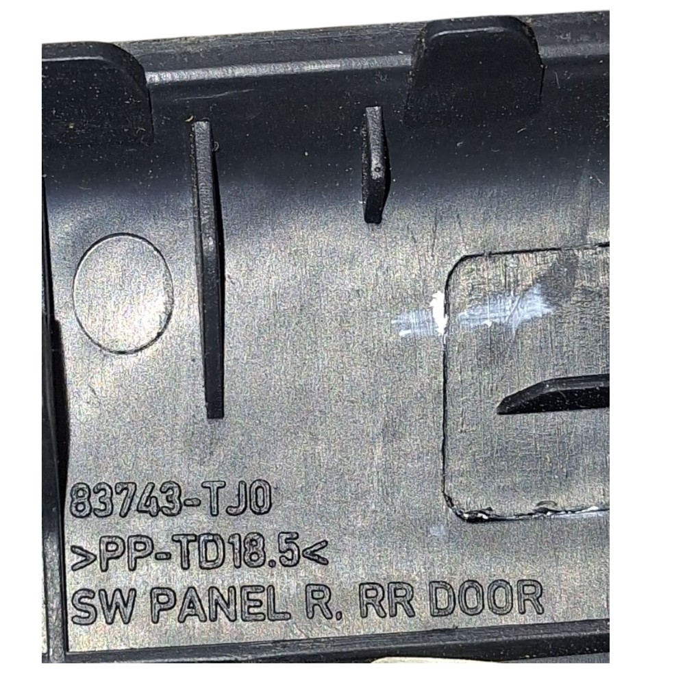 Moldura Botão Vidro Traseiro Direito Fit Xl 2010 83743tj0 5