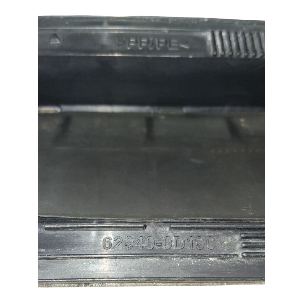 Difusor Saída Ar Porta Malas Toyota Yaris SD 2021 629400D190 5