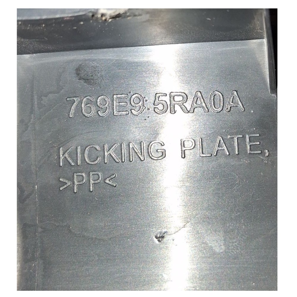 Soleira Traseira Esquerda Kicks 2018 769e95ra0a Preto Preto 6