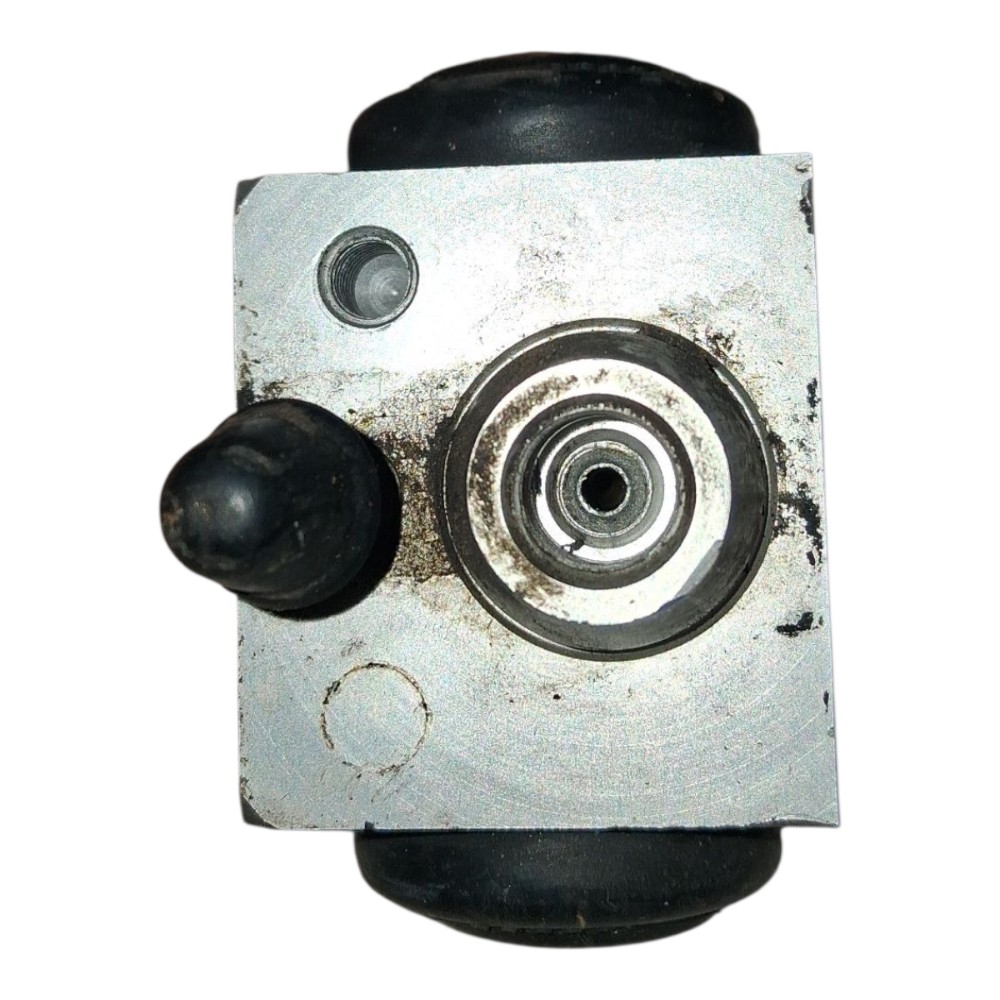 Cilindro roda traseira esquerda Toyota Yaris SD 2021 4