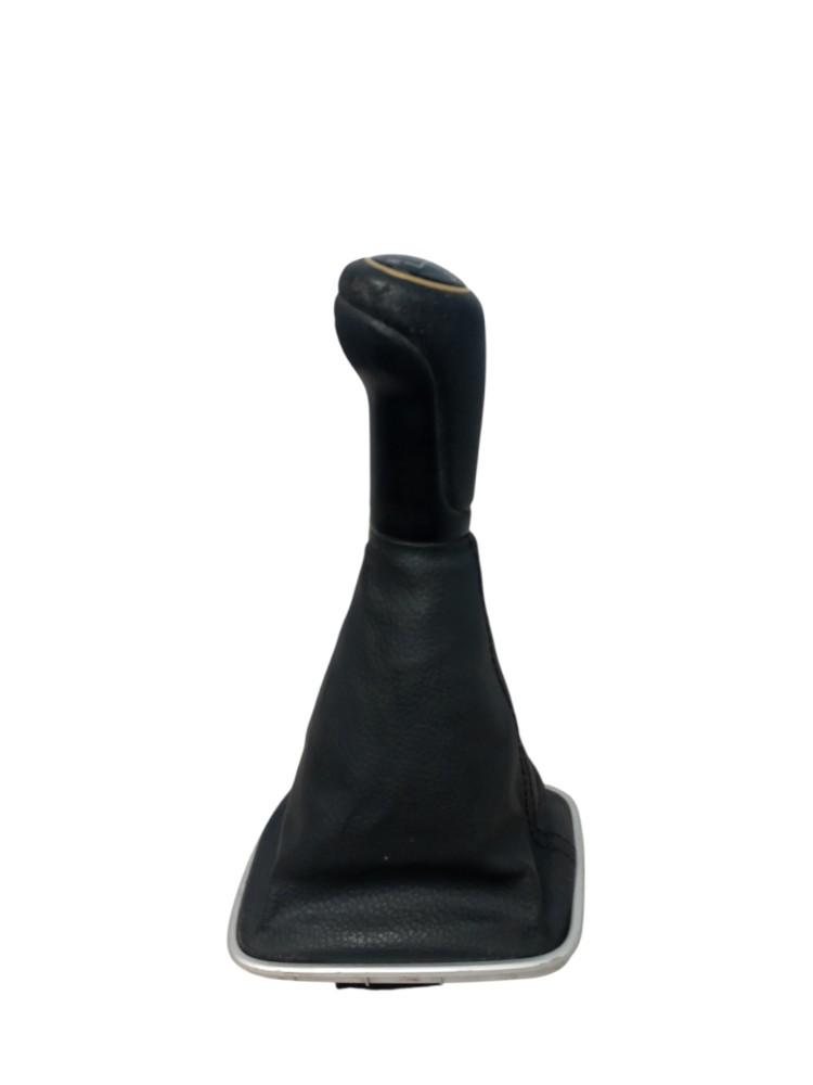 Coifa do trambulador VOLKSWAGEN FOX 2012 com detalhe de gasto