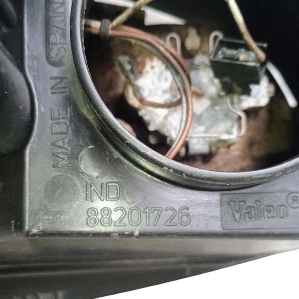 Farol Esquerdo Gm Vectra 1997 À 1999 6