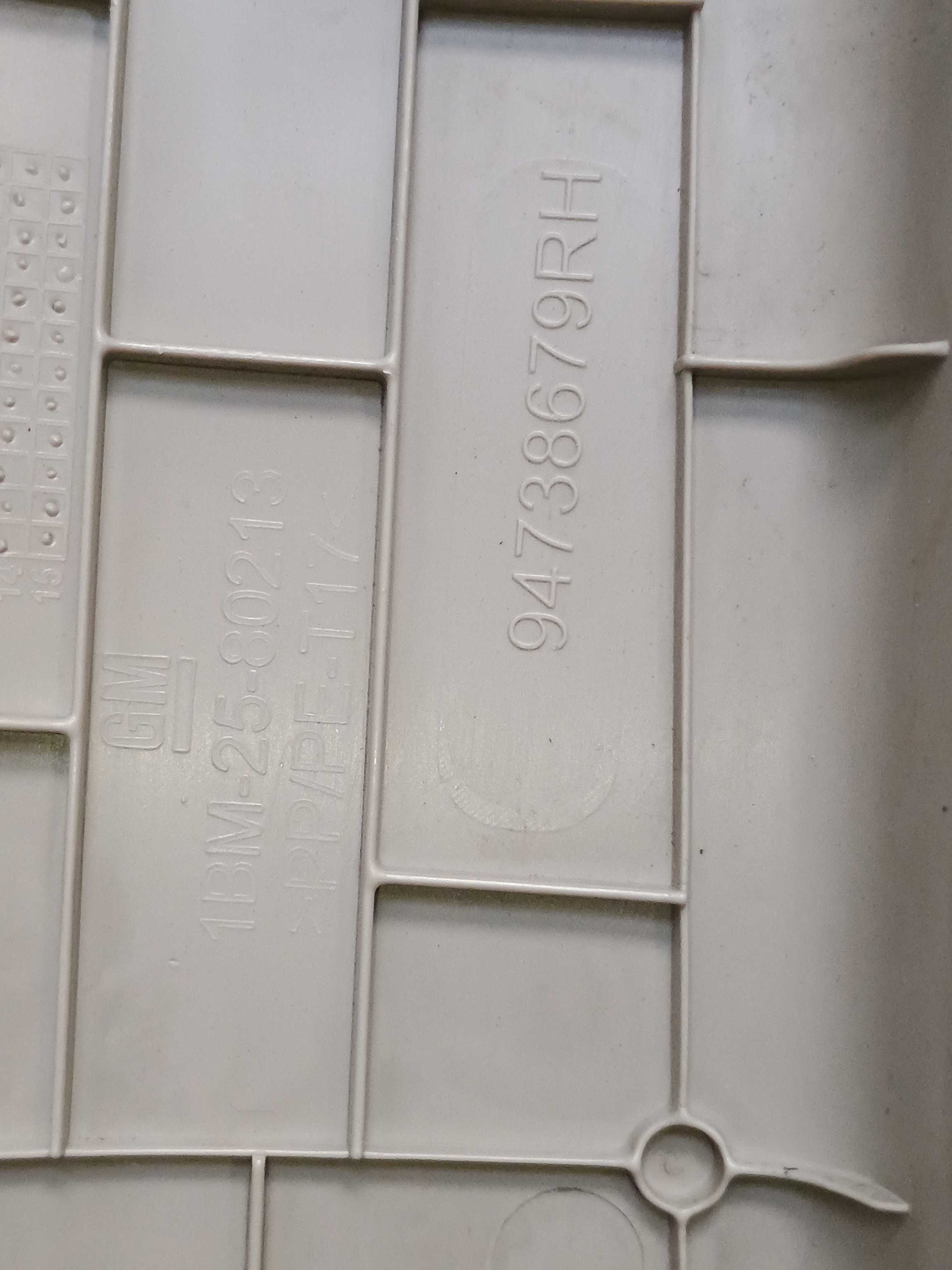 Moldura Coluna Dianteira Direita Gm Spin 1.8 2016 94738679 3