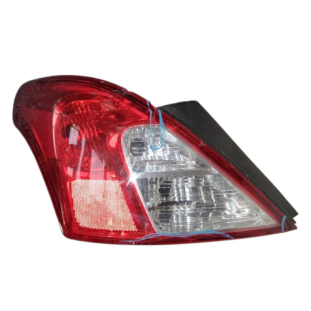 Lanterna Traseira Esquerda Nissan Versa 2011 E 2021 *detalhe Esquerdo/motorista 1