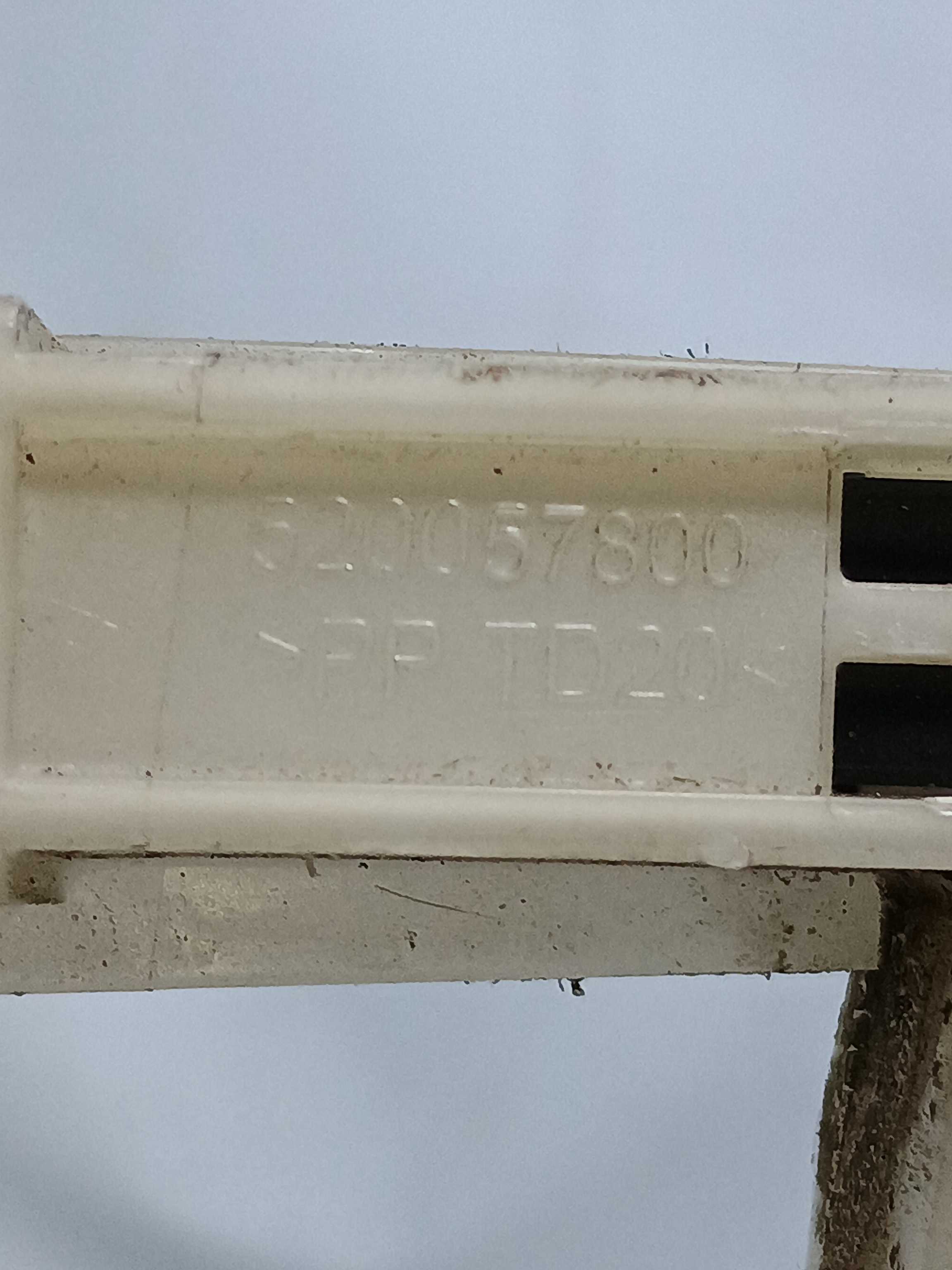 Guia Vidro Porta Dianteira Esquerda Fiat Mobi 2019 520057800 A1 3
