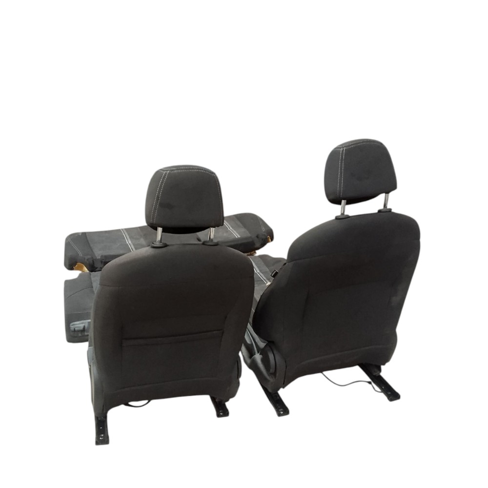 Jogo De Banco Tracker 1.0 Turbo 2023 Com Detalhe 1