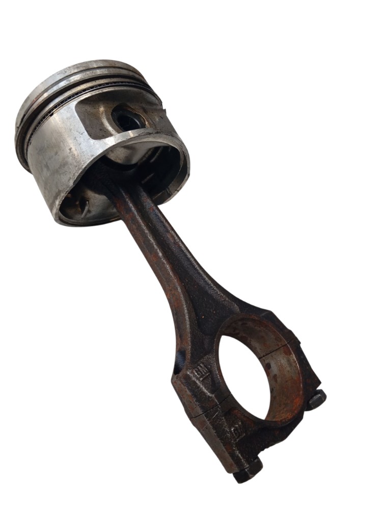 Conjunto de pistão e biela de um motor automotivo GM 2000 2