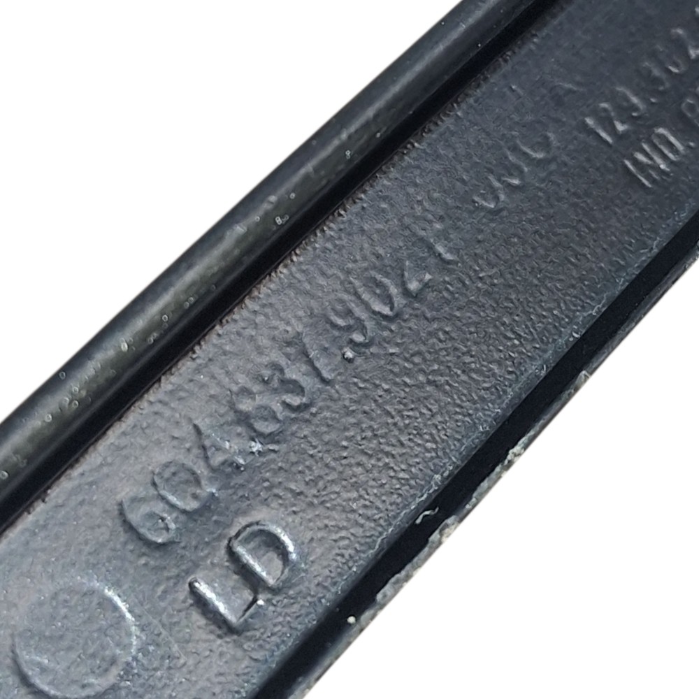 Moldura Coluna Porta Dianteira Direita Vw Polo Sedan 1.6 200 4