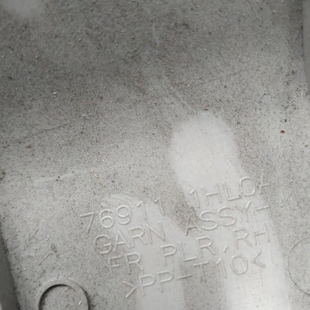 Moldura Coluna Para Brisa Direita Nissan March S 2014 3