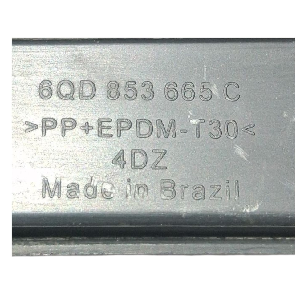 Moldura Grade Farol Milha Esquerdo Polo 2012 E 2015 *detalhe Preto Esquerdo 10