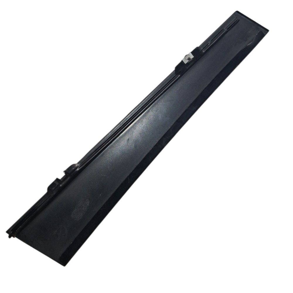 Moldura Coluna Porta Dianteira Direita Vw Polo Sedan 1.6 200 2