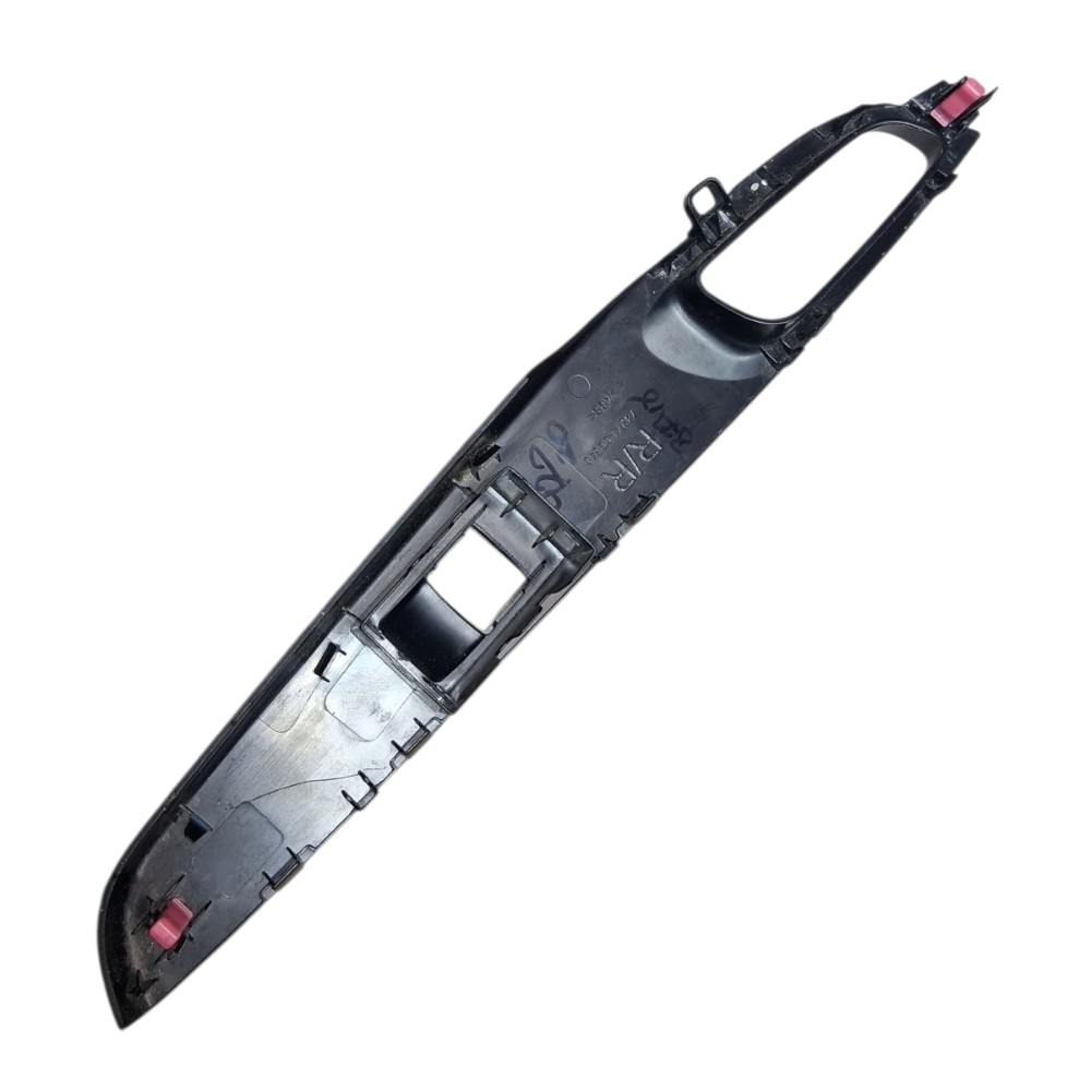 Moldura Botão Vidro Porta Traseira Direita Yaris Sd 2021 2
